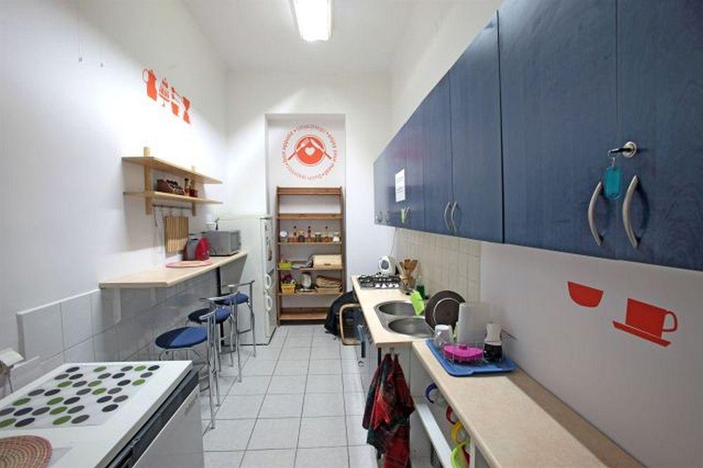 Hostel Cinnamon Краков Экстерьер фото